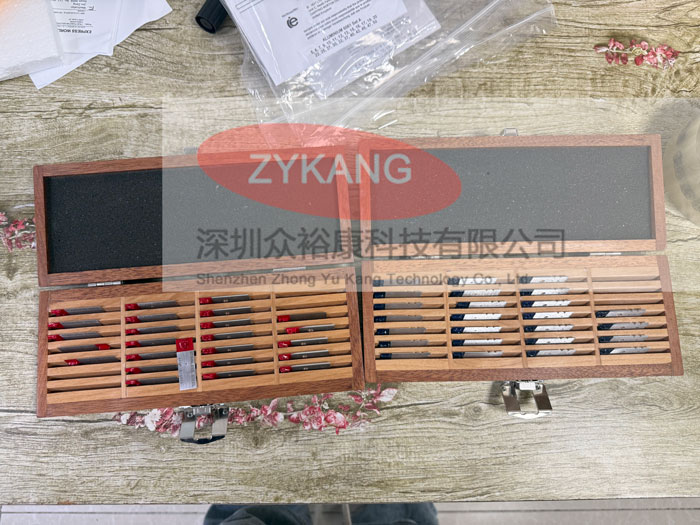 ASTM-E-1025孔型像质计实物图